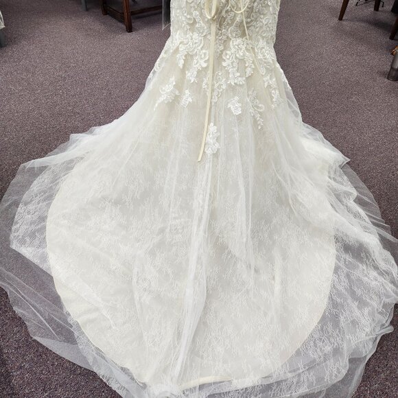 LaSposa Ivory/Champagne Size 16W Private Label Lace Bridal Gown/Wedding Dress - Picture 7 of 7